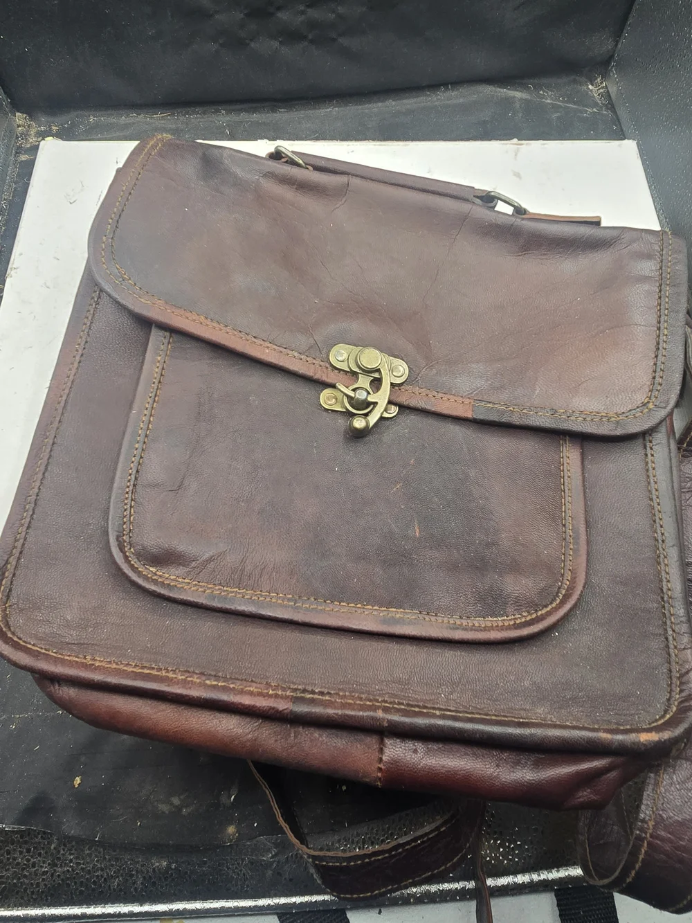 Classic Brown Leather Messenger Bag with Brass Clasp